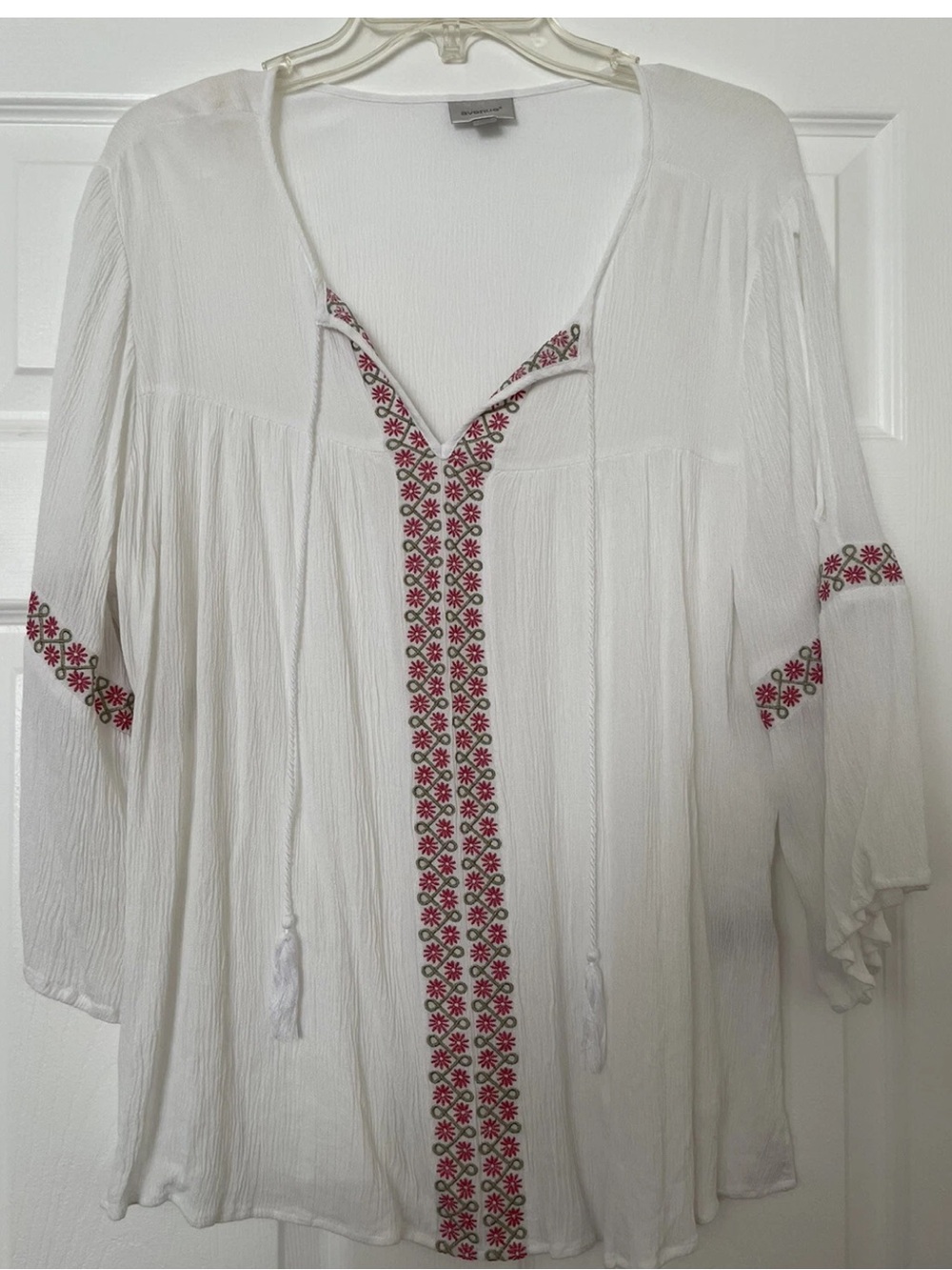 Avenue Top Size 18/20 White Embroidered Bell Sleeve Boho Peasant